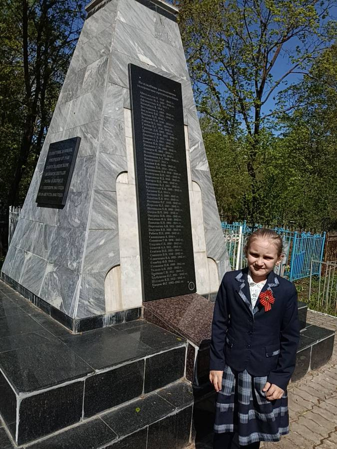 Памятник умерших от ран в Эвакогоспитале №2784