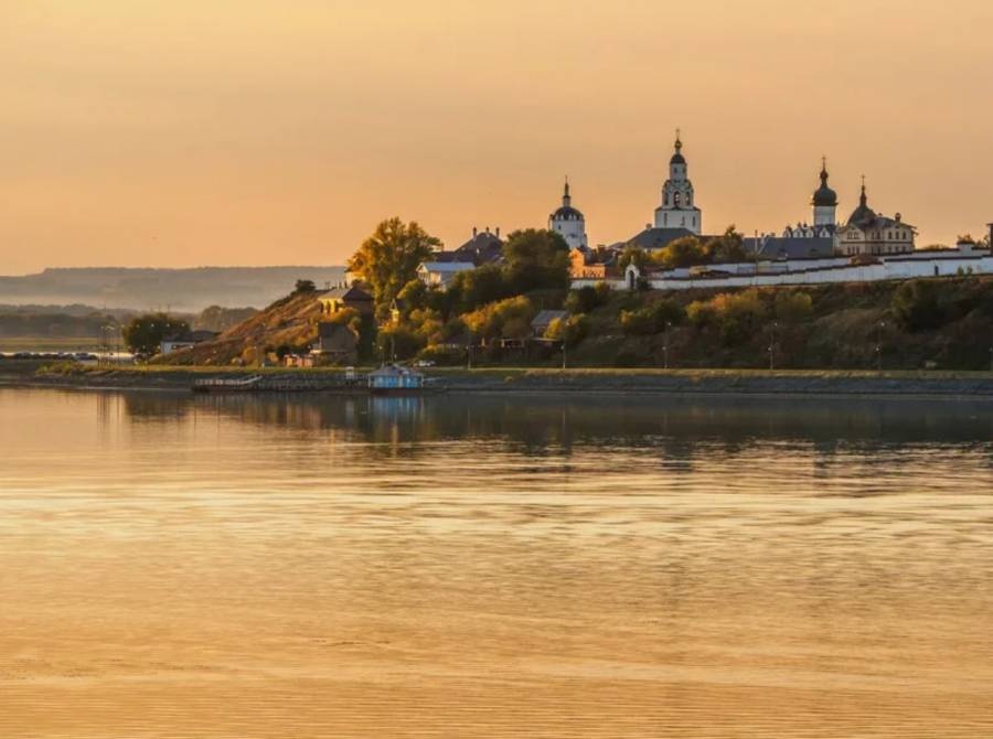 Свияжск река. Свияжск остров-град экскурсии. Свияжск Татарстан. Казань остров Свияжск экскурсия. Казань Свияжск 2022.