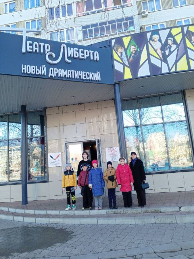 По зеленым холмам океанам