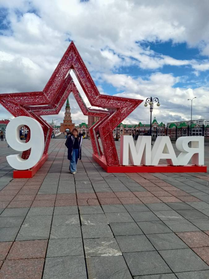 Трудясь в тылу Мы фронту помогали!