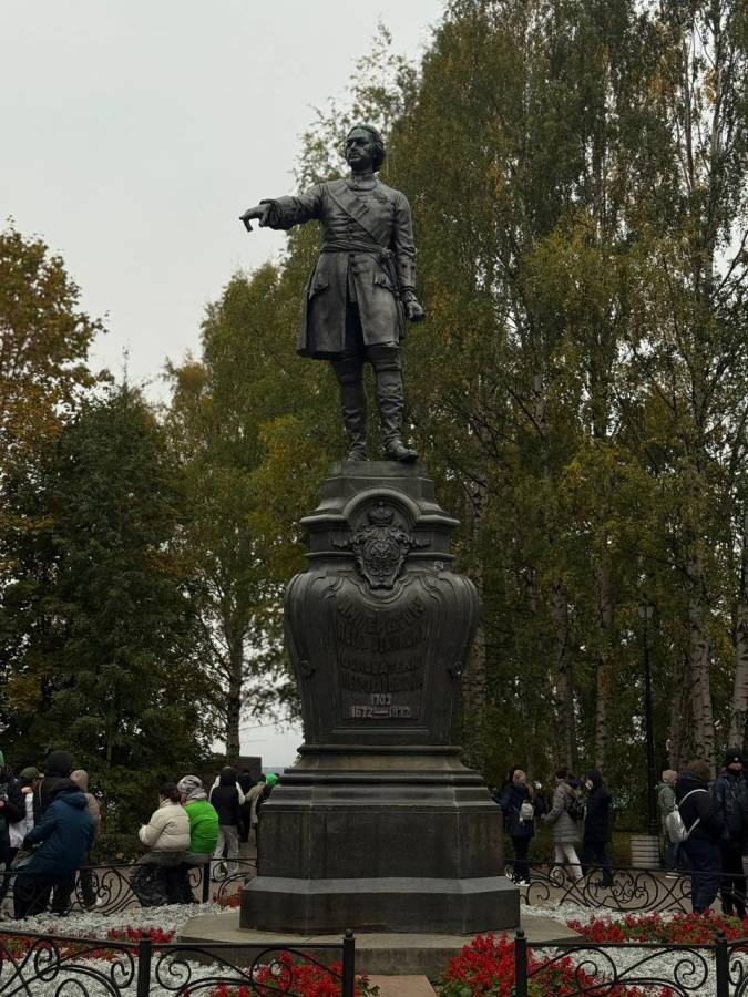 Памятник первому российскому императору Петру I