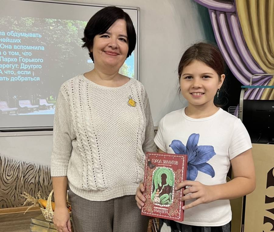 Встреча волонтерского клуба «Доктор Китапкин» с детской писательницей Олесей Феоктистовой