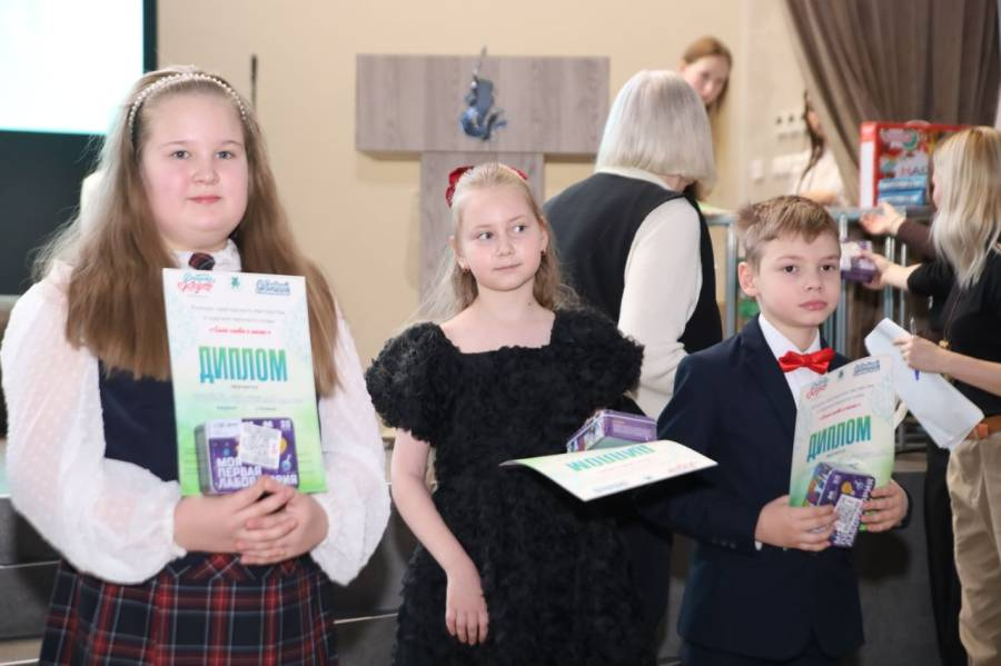 Наградили победителей конкурса "Сила слова о маме".