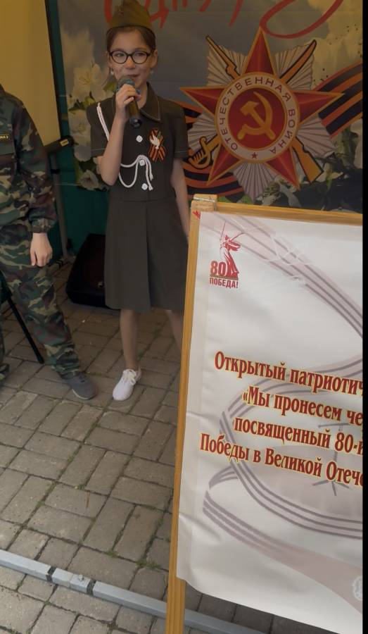 Играют мальчики в войну!